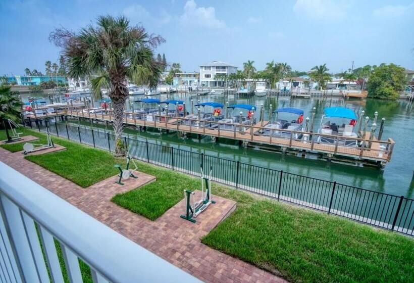 اتاق استاندارد با چشم‌انداز, Treasure Island Hotel And Marina