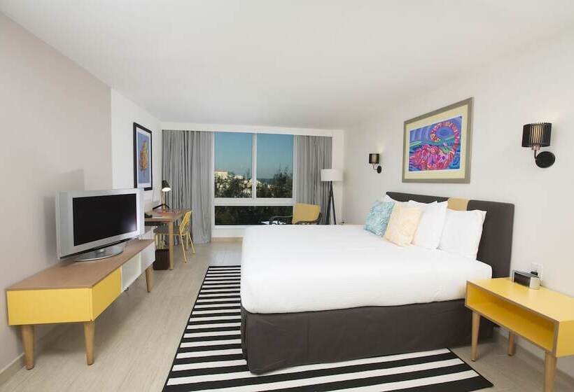 适合残疾人士使用的带超级大床的标准间, Warwick Paradise Island Bahamas  All Inclusive  Adults Only