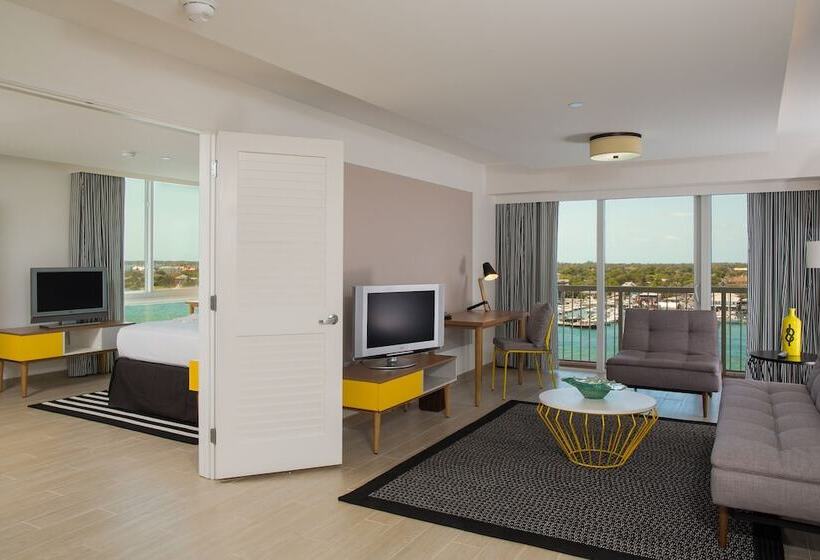 带大床的套房, Warwick Paradise Island Bahamas  All Inclusive  Adults Only