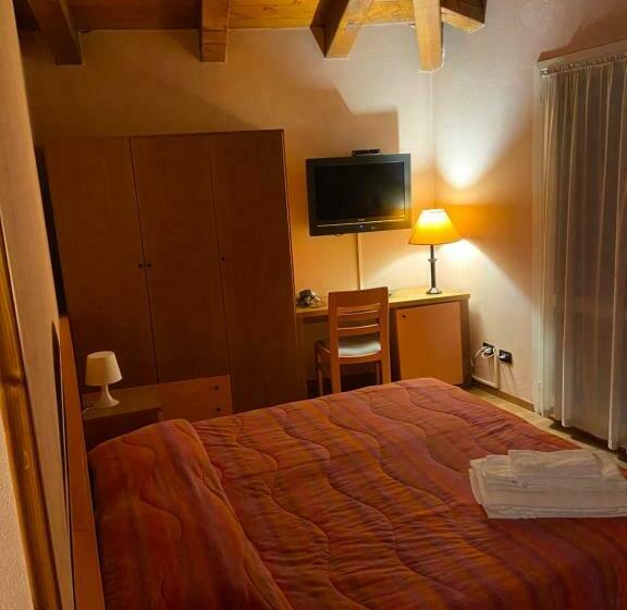 חדר קלאסי לשלושה, La Piazzetta