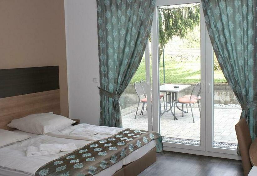 이코노미 룸, Pizzeria Da Beni