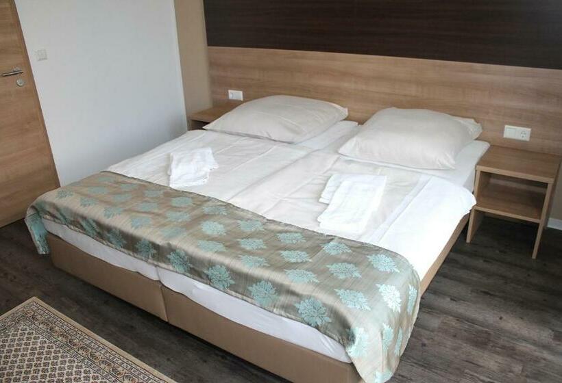 이코노미 룸, Pizzeria Da Beni