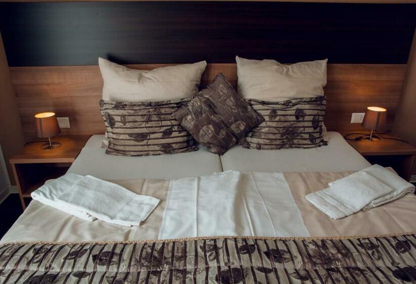 이코노미 룸, Pizzeria Da Beni