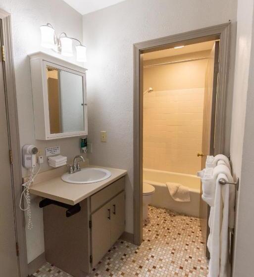 غرفة عائلية مطلّة علي الجبل, Sugarloaf Inn