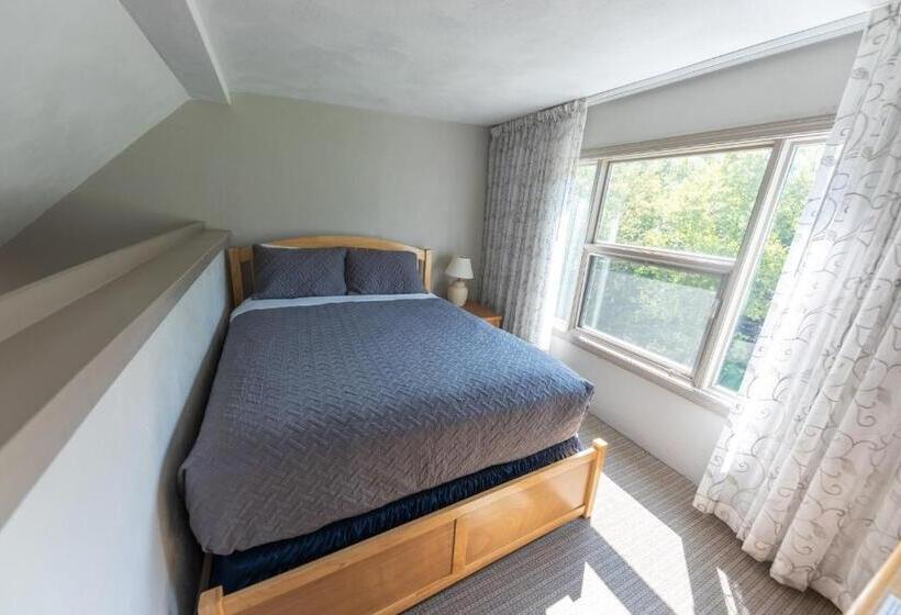 غرفة عائلية مطلّة علي الجبل, Sugarloaf Inn