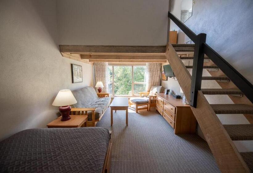 غرفة عائلية مطلّة علي الجبل, Sugarloaf Inn