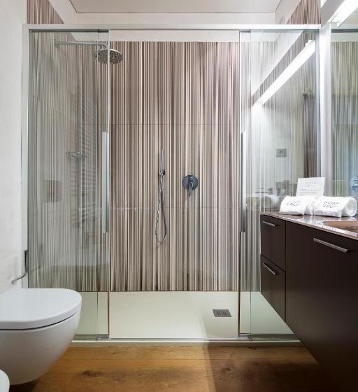 수피리어 룸, Aqua Crua