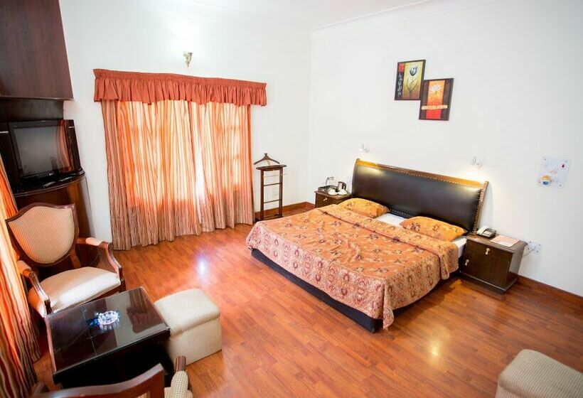 חדר אקזקיוטיב, Tehri Club And Resorts