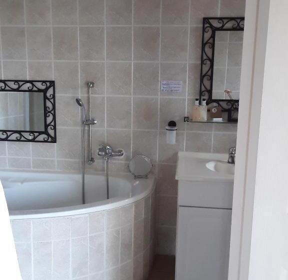 デラックスルーム, Happy Jackal