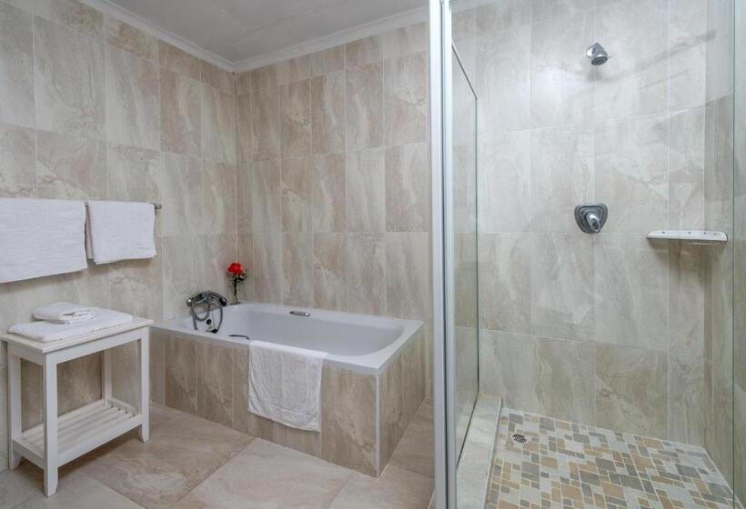 コンフォートトリプルルーム, Happy Jackal