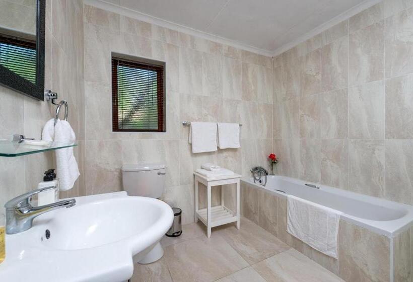 コンフォートトリプルルーム, Happy Jackal