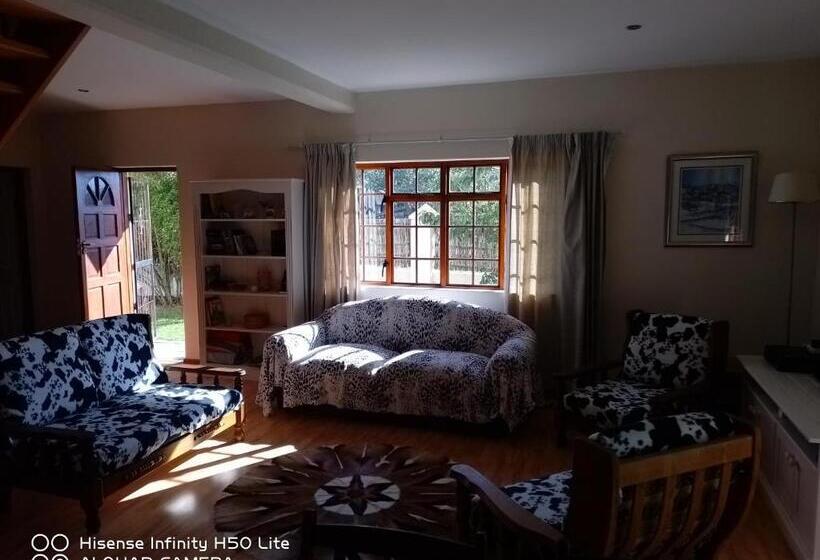 ３ベッドルームハウス, Happy Jackal