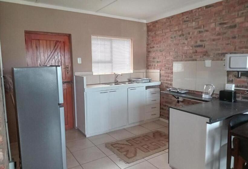 １ベッドルームアパートメント, Happy Jackal