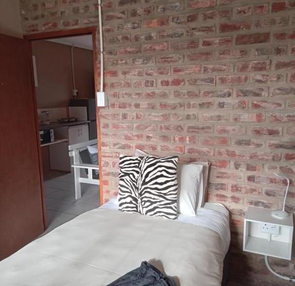 スタンダードスタジオ, Happy Jackal