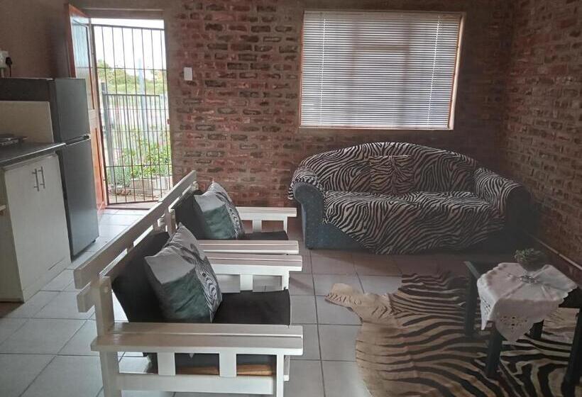 スタンダードスタジオ, Happy Jackal