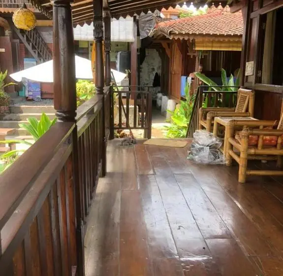 プールビュースタンダードステューディオ, Green Paddy Hostel & Villa