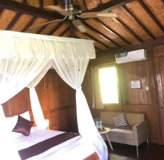 プールビュースタンダードステューディオ, Green Paddy Hostel & Villa