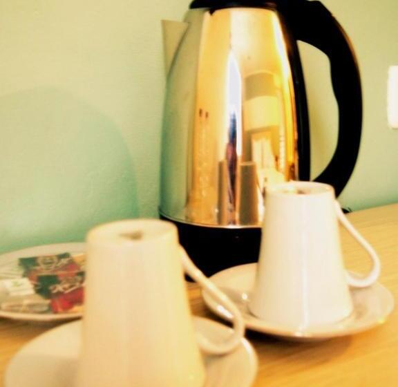 סוויטת ג'וניור דלוקס, Leos