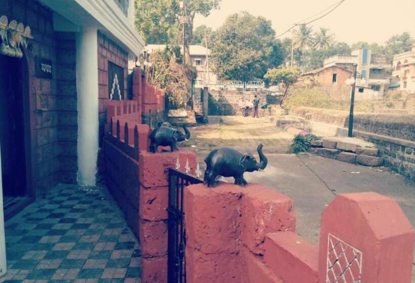 家庭间, Magadh ,in Fort Panhala