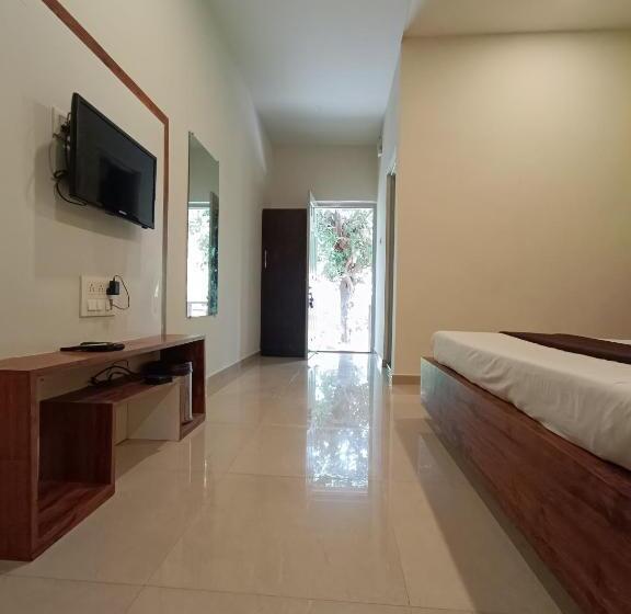 Deluxe Rum, Serenity Resort Panhala