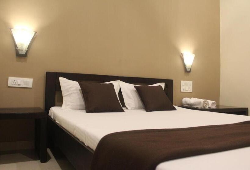 Deluxe Rum, Serenity Resort Panhala