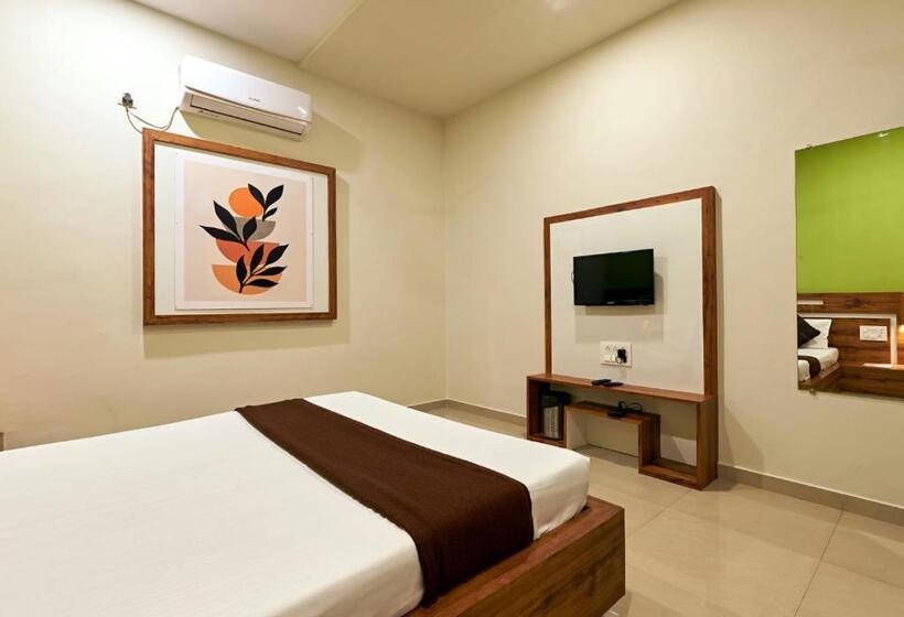 Deluxe Rum, Serenity Resort Panhala