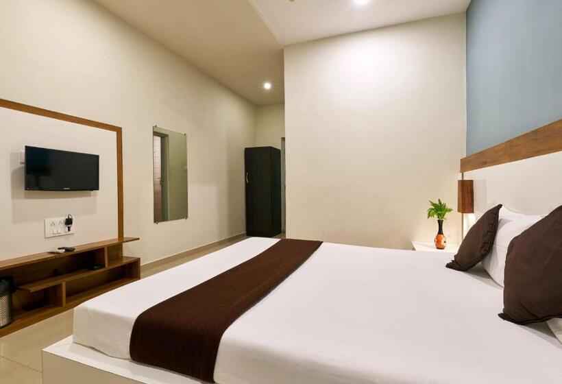 Deluxe Rum, Serenity Resort Panhala