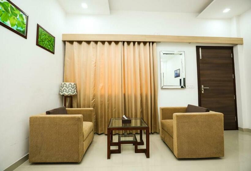 스탠다드 룸 킹사이즈 침대, Whistling Greens