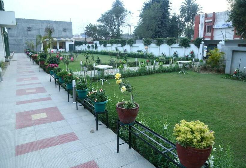 스탠다드 룸 킹사이즈 침대, Whistling Greens