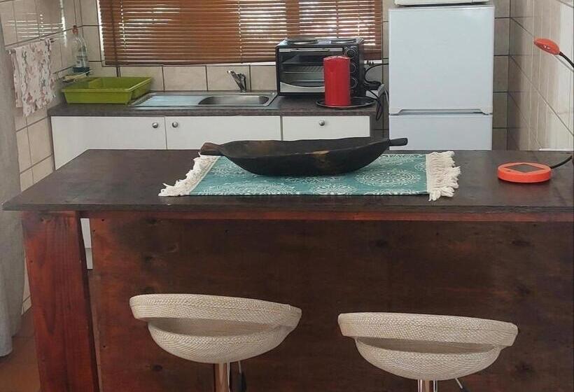 إستديو عائلى, Geluksdam Guest House