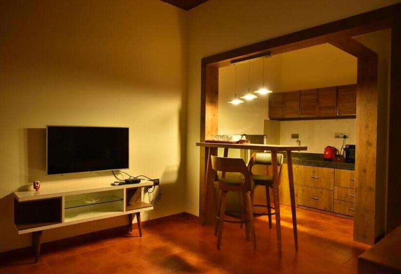 جناح ديلوكس, Forest Escapes Koyna