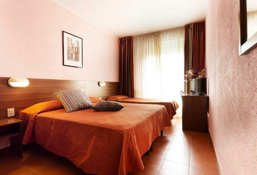 اتاق استاندارد سه نفره, Corolle