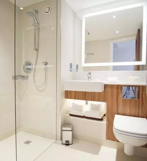 キングサイズベッドのスタンダードルーム, Courtyard By Marriott Glasgow Airport