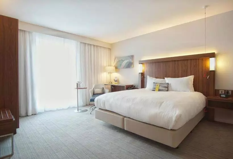 キングサイズベッドのスタンダードルーム, Courtyard By Marriott Glasgow Airport