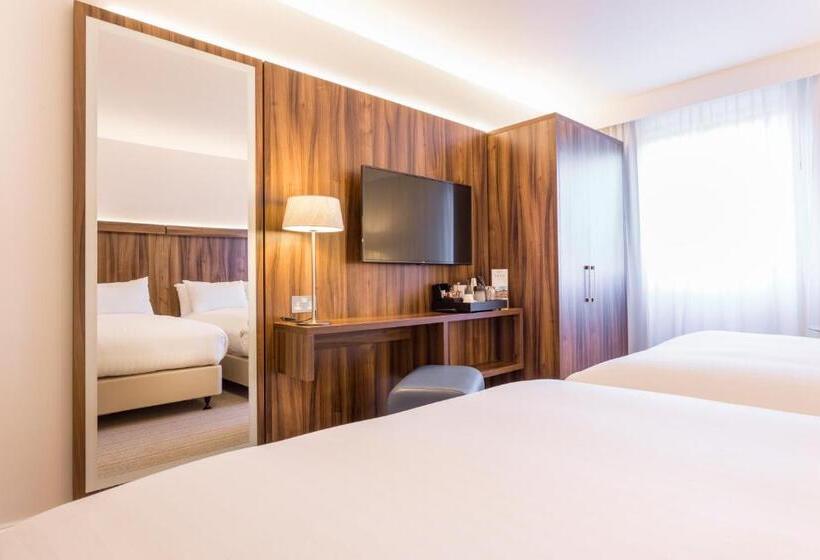 Номер Стандарт, Courtyard By Marriott Glasgow Airport