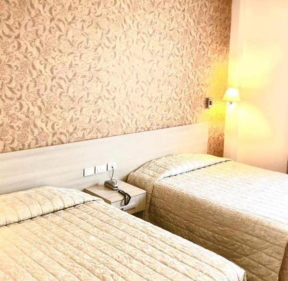 اتاق استاندارد سه نفره, Datini