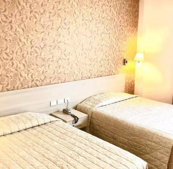 3-Bett-Standardzimmer, Datini