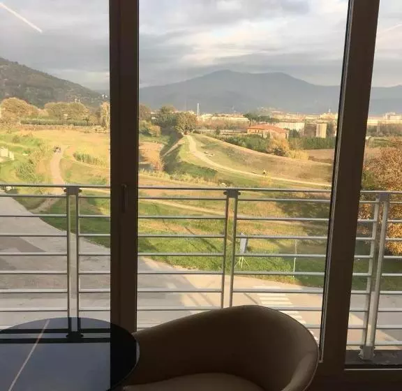 Junior Suite, Datini