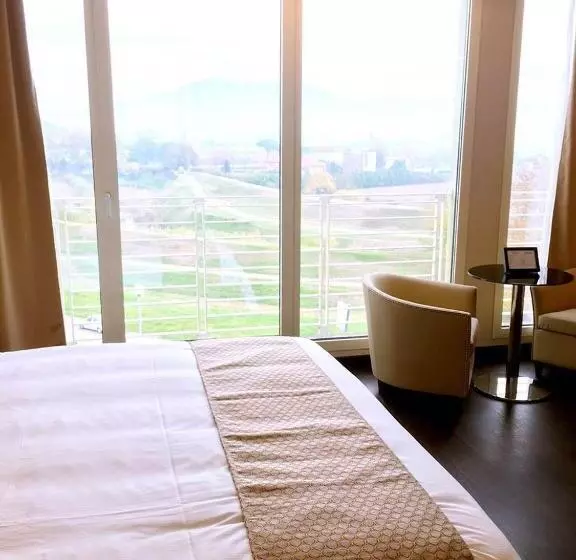 Junior Suite, Datini