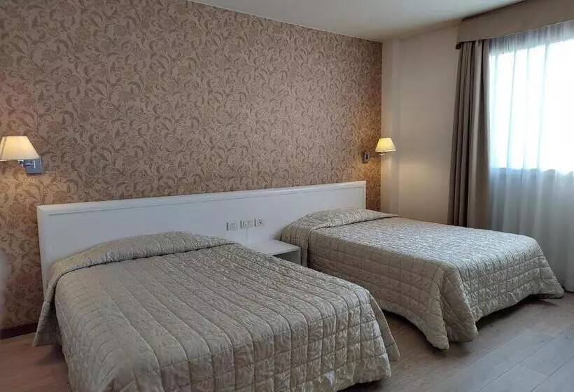 4 Bett Standardzimmer, Datini