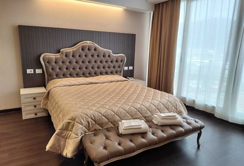 سوییت جونیور, Datini