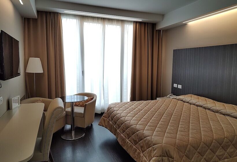 اتاق سوپریور, Datini