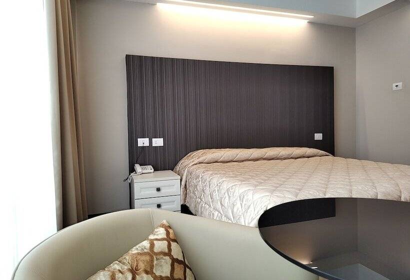 اتاق سوپریور, Datini