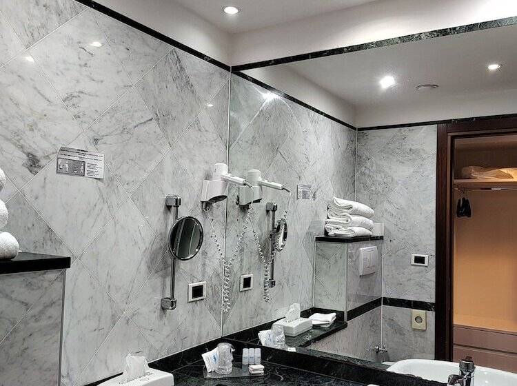 اتاق استاندارد چهار تخته, Datini