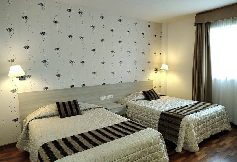 اتاق استاندارد چهار تخته, Datini