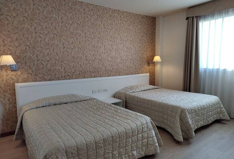 اتاق استاندارد چهار تخته, Datini