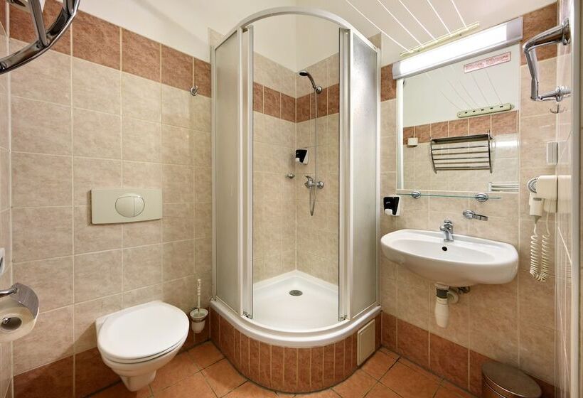 Standard Szoba, Golden City Garni