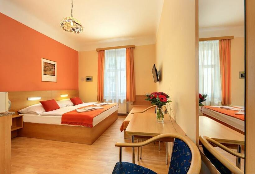 Standard Szoba, Golden City Garni