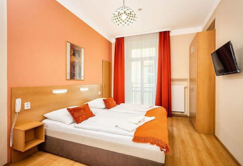 اتاق استاندارد سه نفره, Golden City Garni