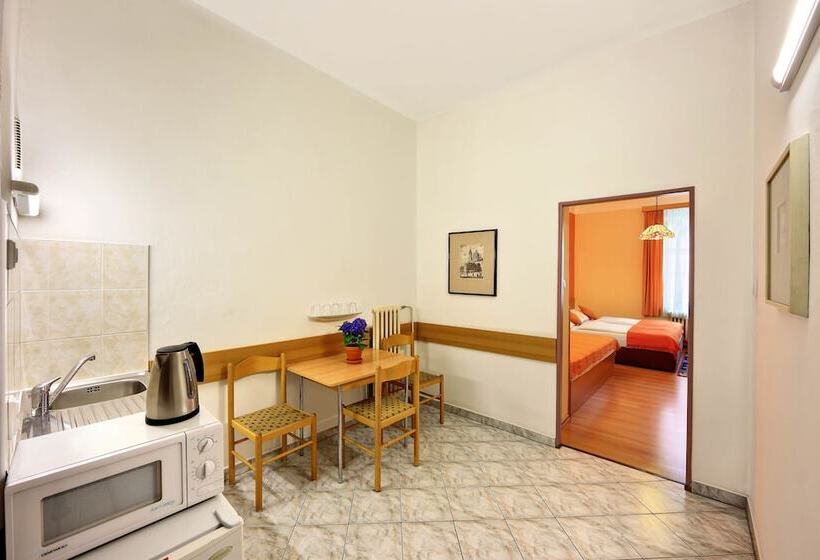 1 Szobás Apartman, Golden City Garni